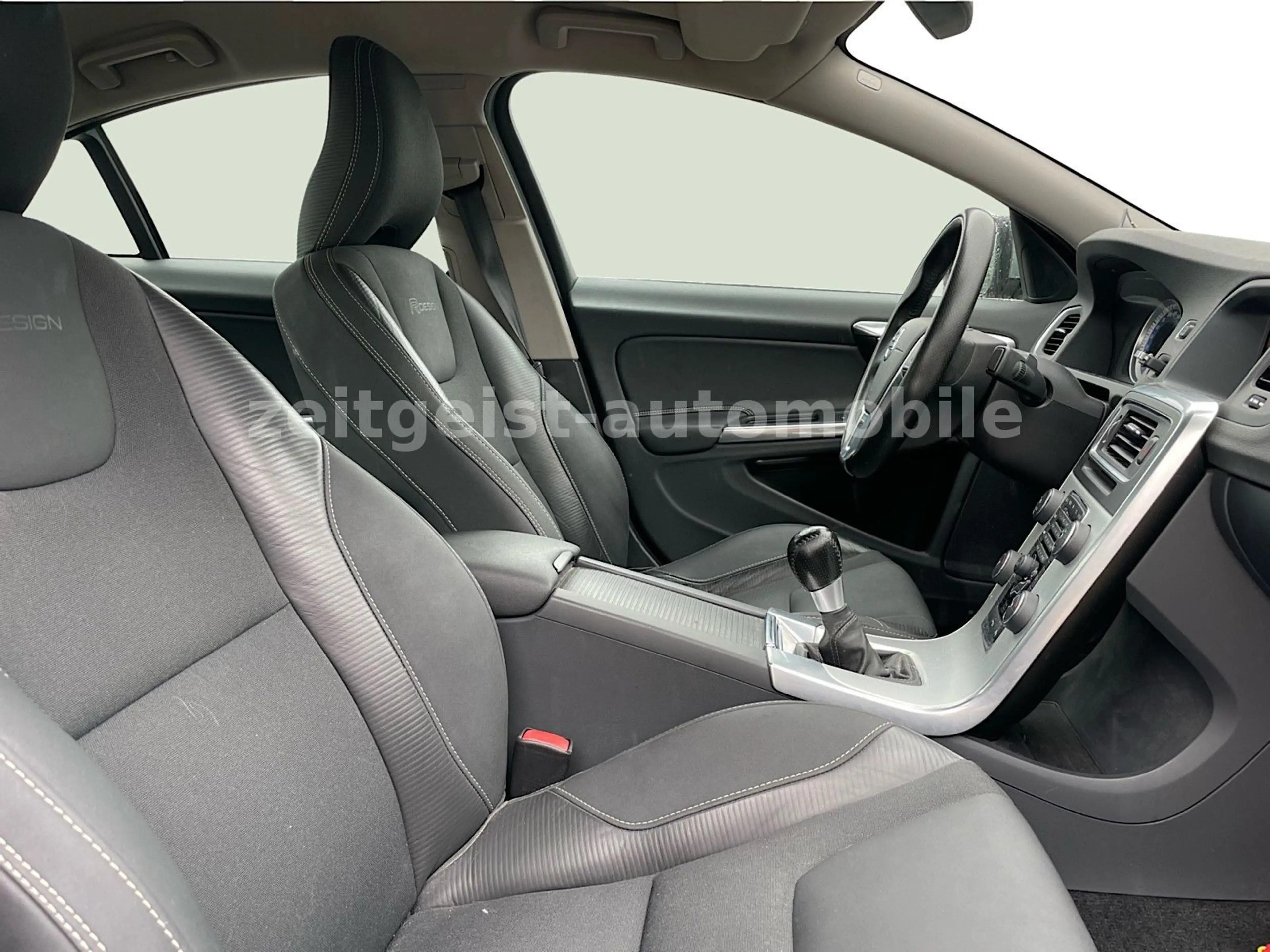 Volvo S60 1.6i R-Design*TÜV & SERVICE NEU* — photo 11