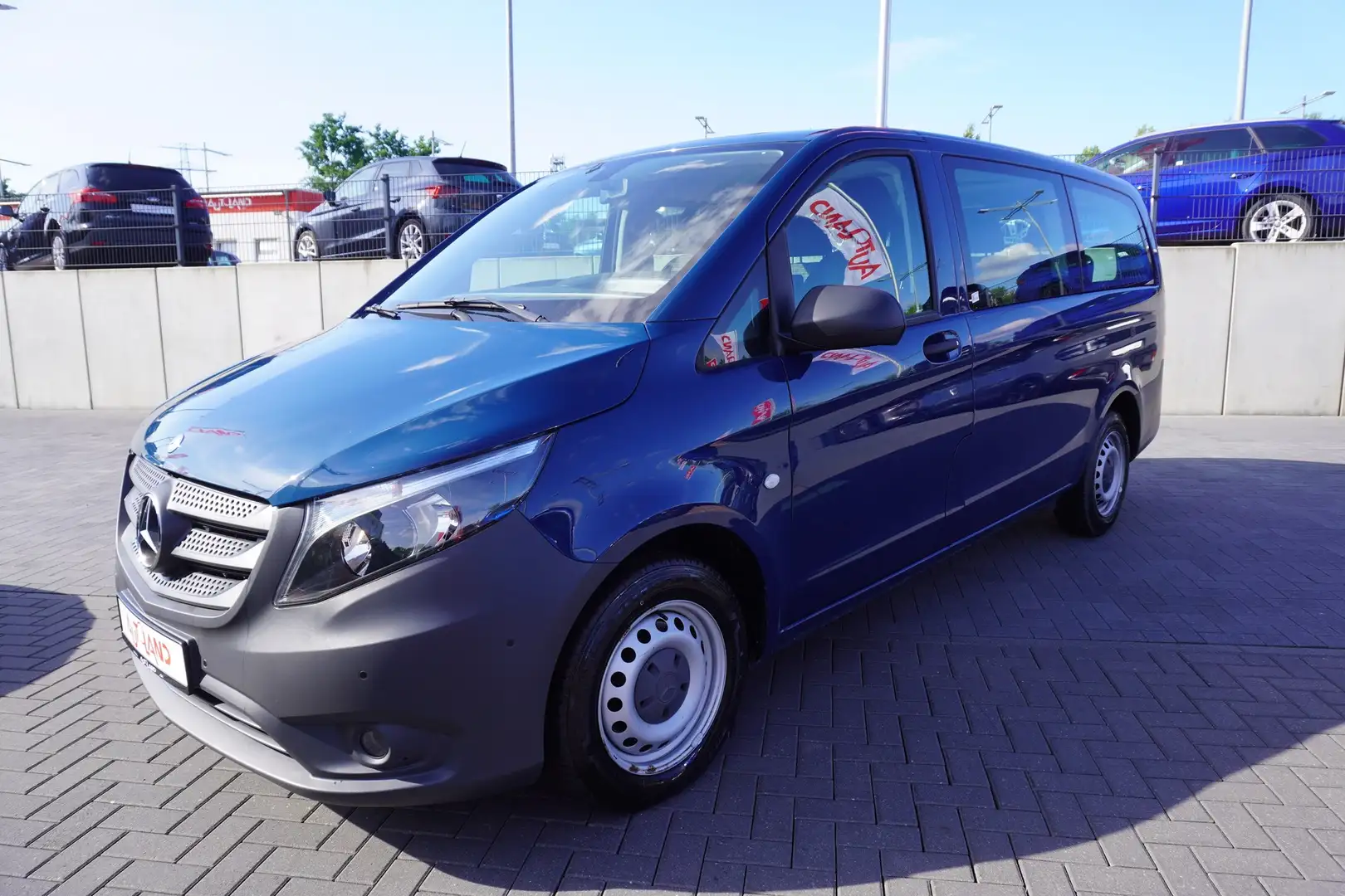 Mercedes-Benz Vito Tourer lang 8-Sitzer Navi Tempomat Sitzheizun Синій - 2