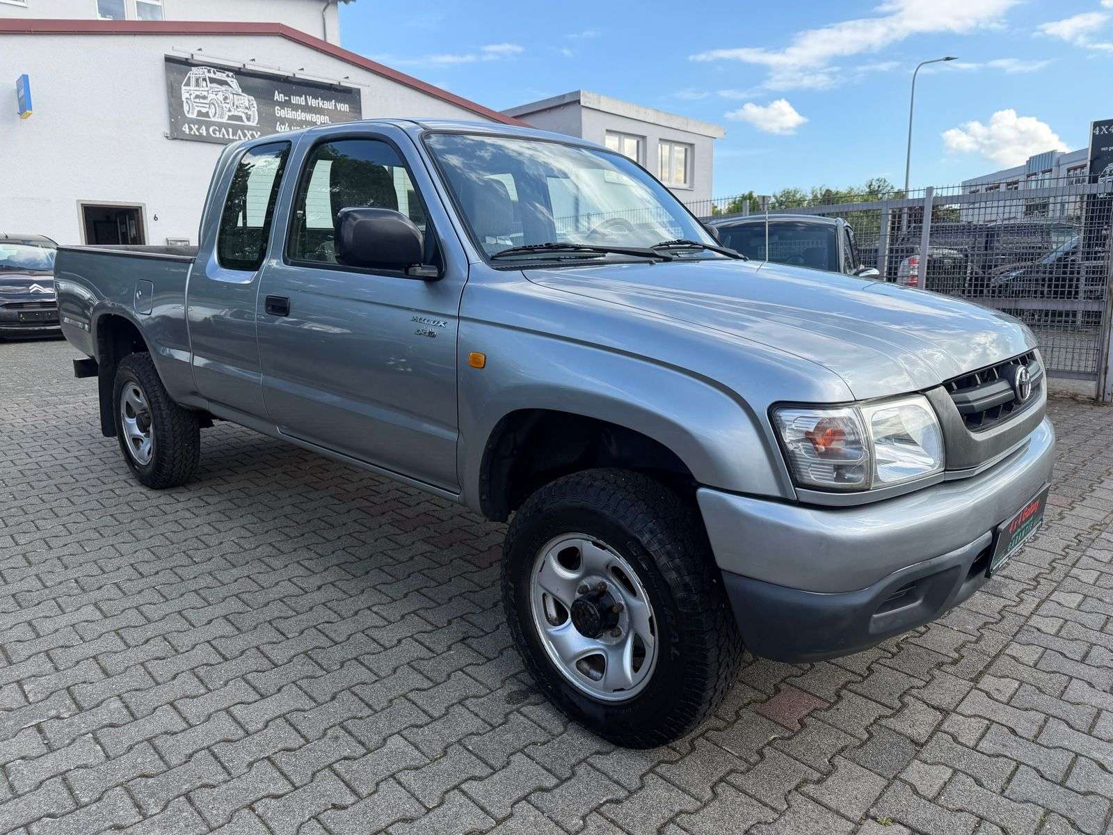 Second hand Toyota Hilux 2.5