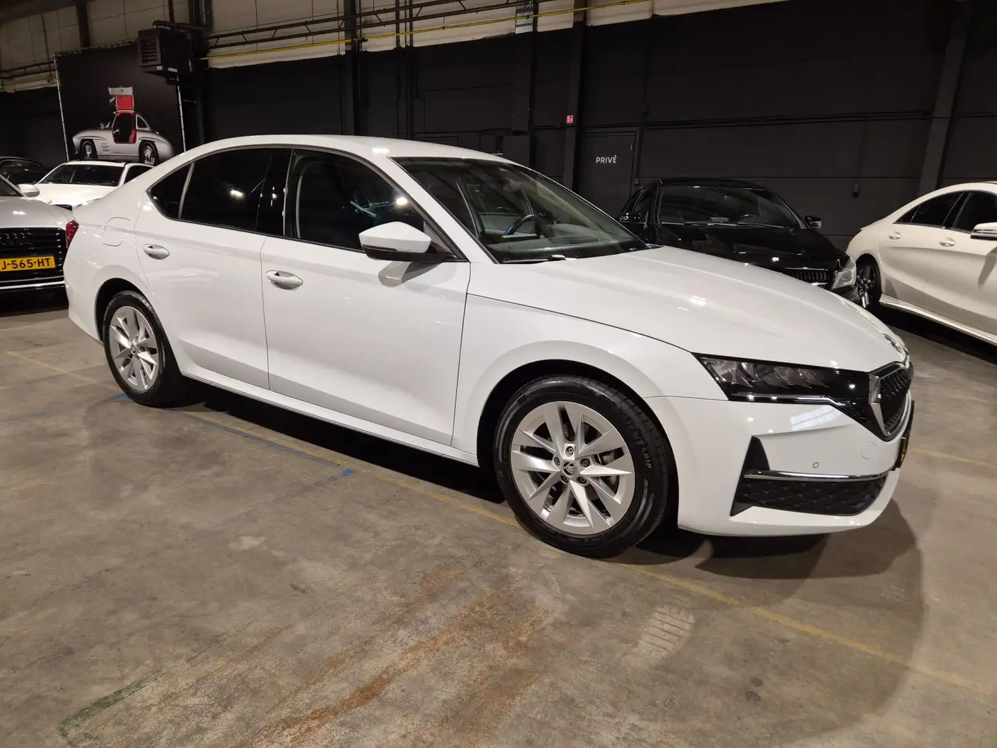 Skoda Octavia 1.5 TSI MHEV Business - Navi - CarPlay - Camera - Weiß - 2
