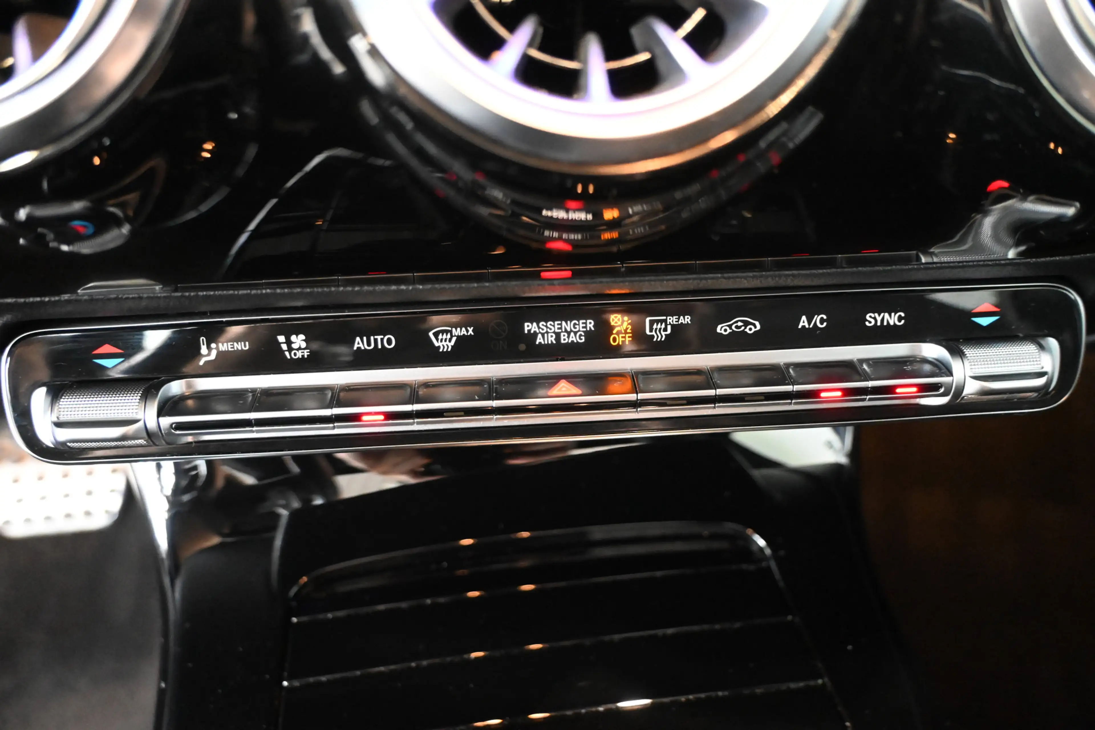 Mercedes-Benz A 180 Business Solution AMG Nap! Clima CarPlay Cruise Pa — photo 11
