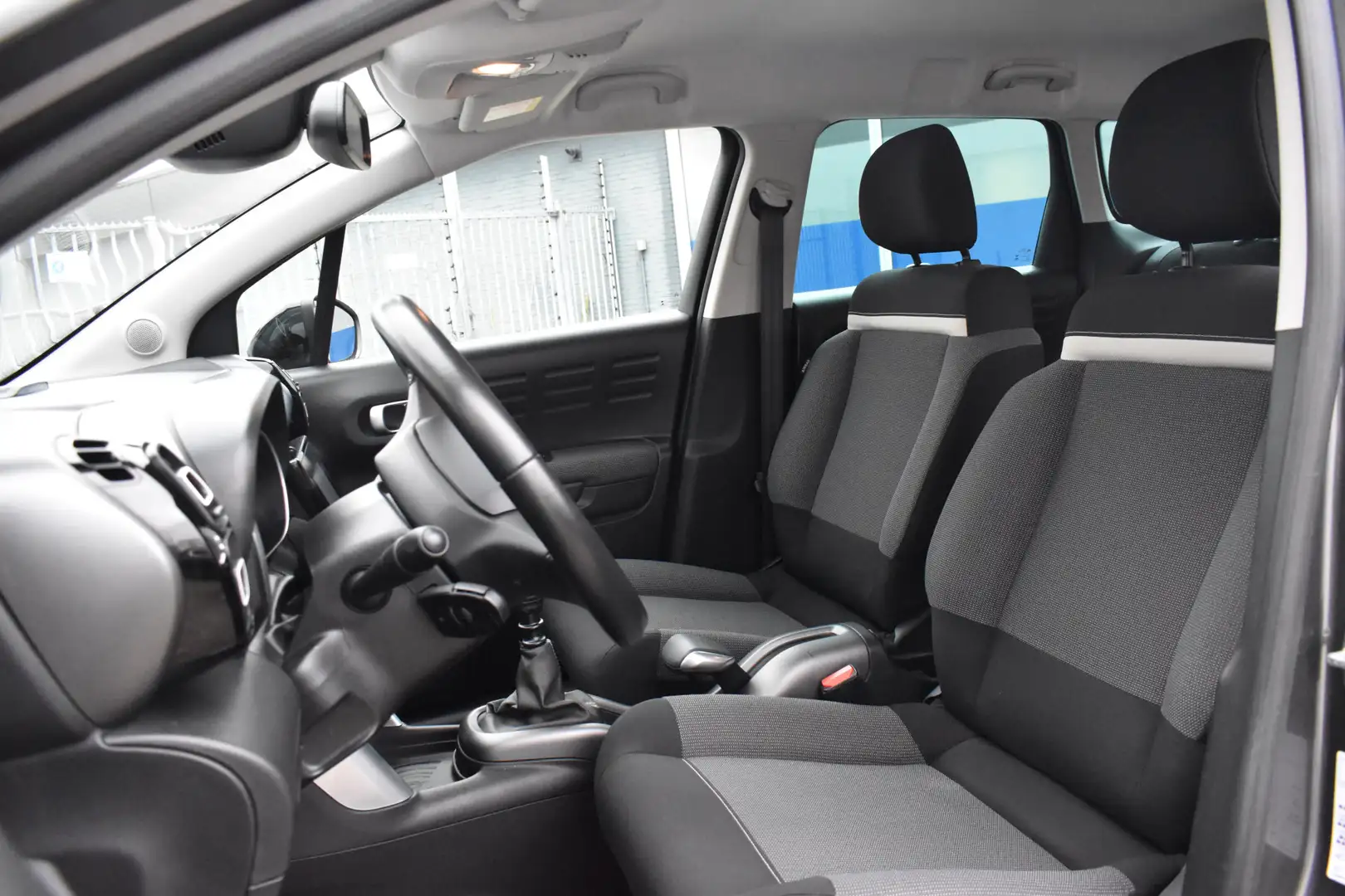 Citroen C3 Aircross PureTech 110 Shine | Parkeerhulp V+A | Airco | App Grijs - 2