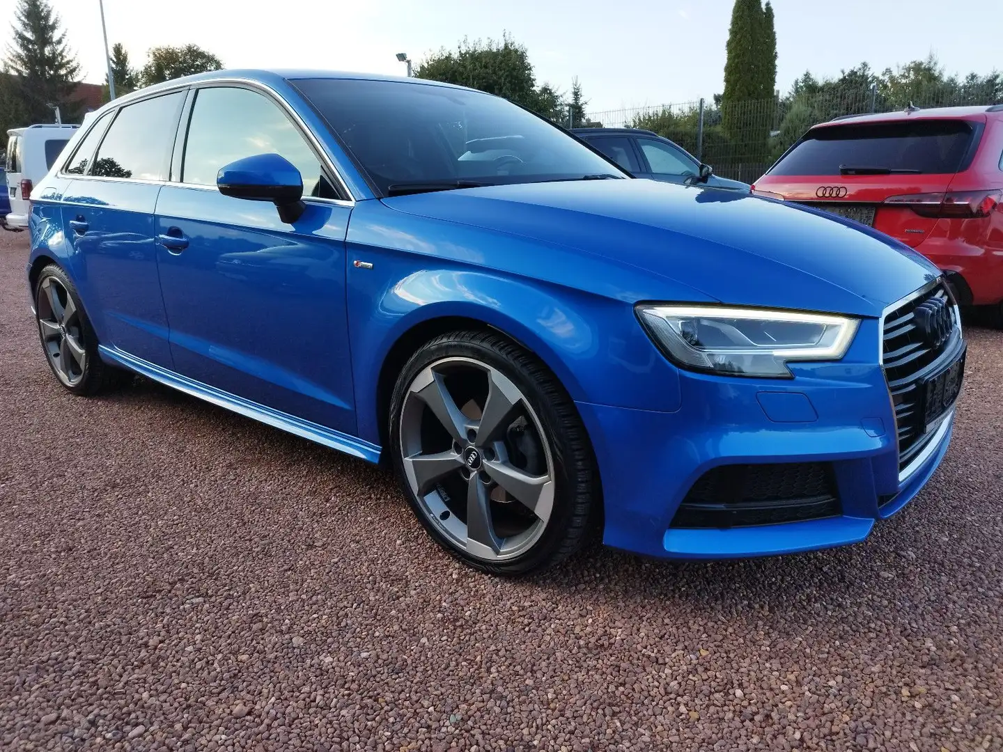 Audi A3 Sportback 3 x S-line *LED+DSG+Navi+Massage* Blau - 2