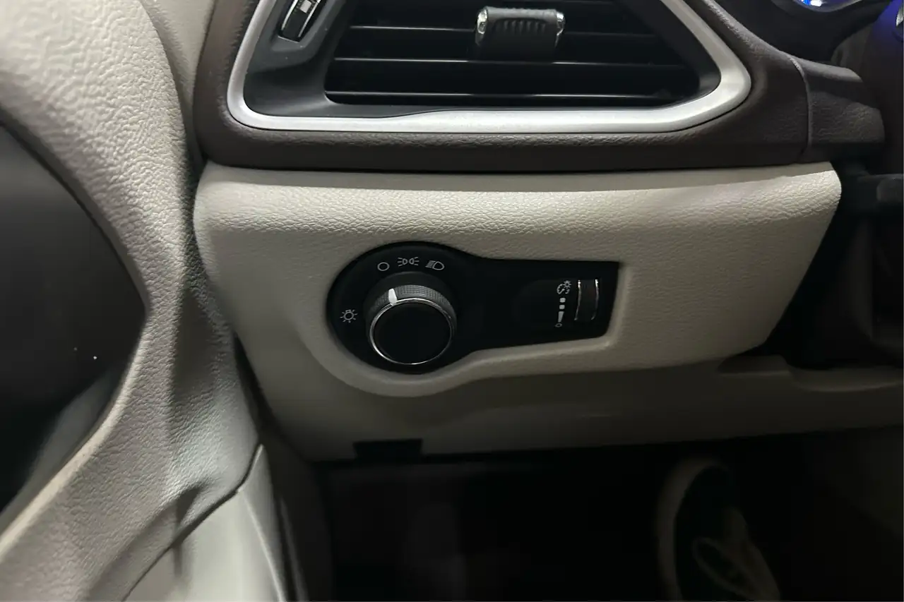 Chrysler Grand Caravan снимка Chrysler Grand Caravan