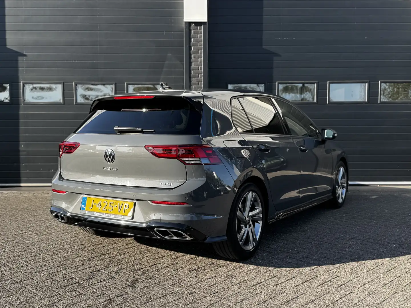 Volkswagen Golf 1.5 eTSI 150PK 3 x R-Line | ACC | Climate | Navi | Gris - 2