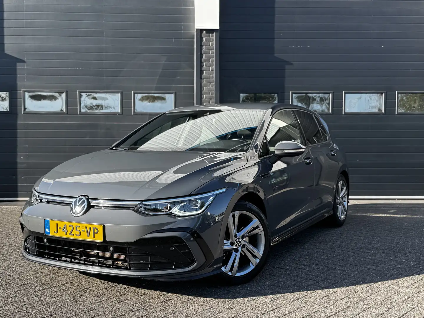 Volkswagen Golf 1.5 eTSI 150PK 3 x R-Line | ACC | Climate | Navi | Gris - 1