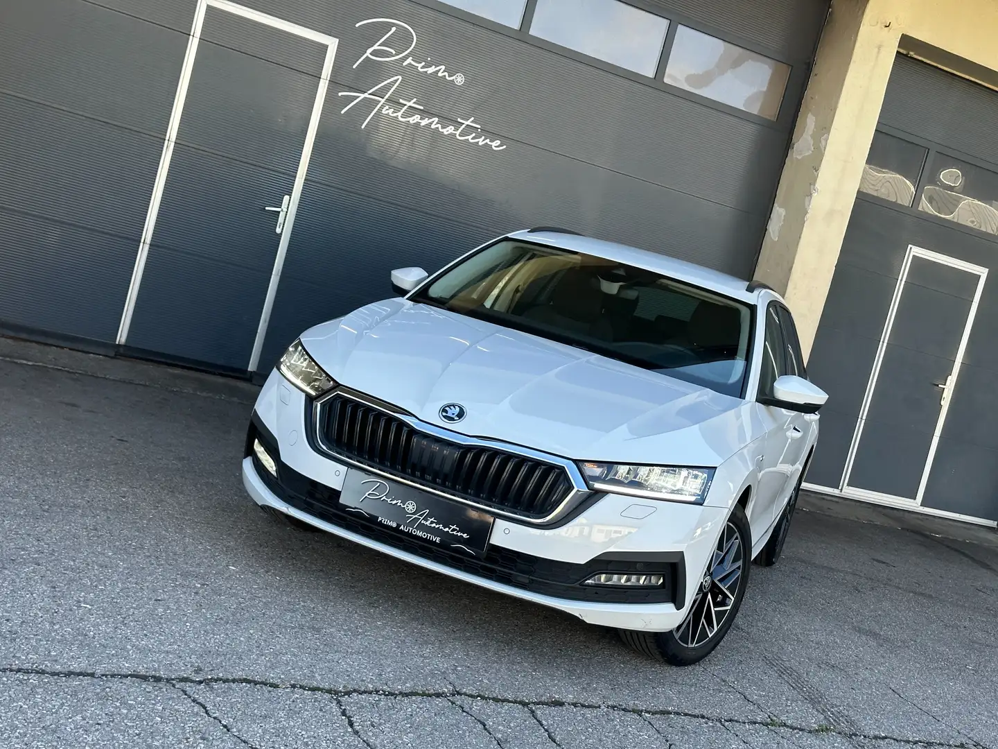 Skoda Octavia Clever 2,0TDI DSG LED* ACC* Kamera* ab € 149,- Weiß - 1