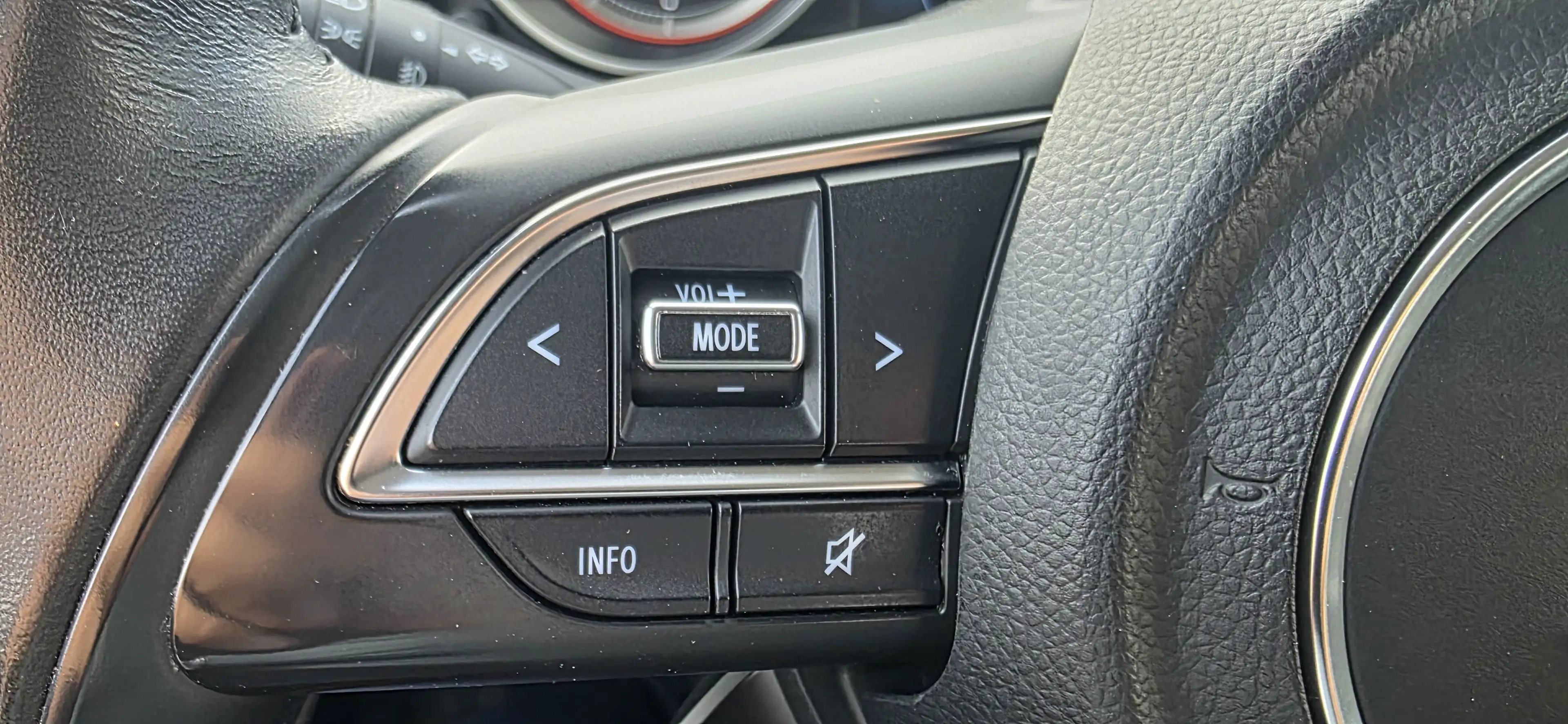 Suzuki Swift Shine — photo 11