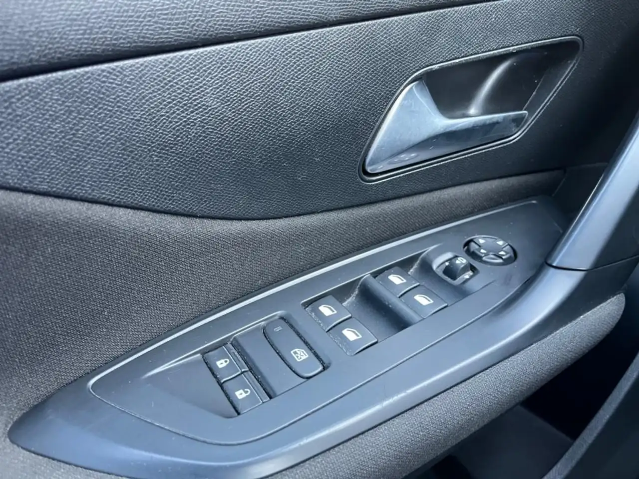 Peugeot 308 308 — photo 26