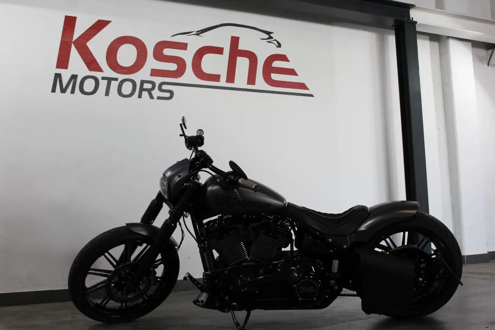 Harley-Davidson Breakout orig. Harley Custom Umbau Kesstech Černá - 1