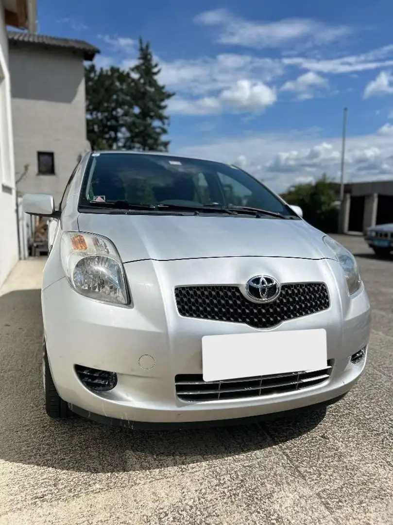 Toyota Yaris 1.0 5 porte Grau - 1