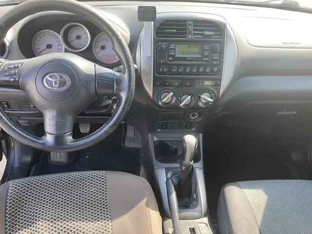 Toyota Rav4 view 10