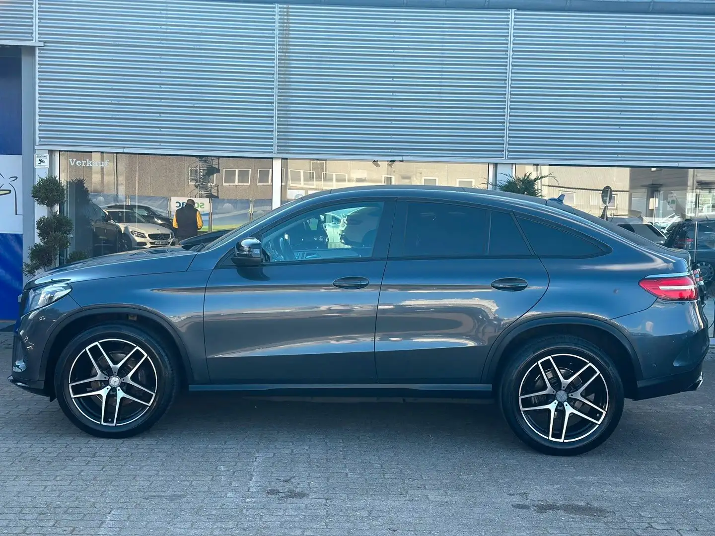 Mercedes-Benz GLE 350 d 4Matic | AMG | Panorama | AHK | Night Grau - 2