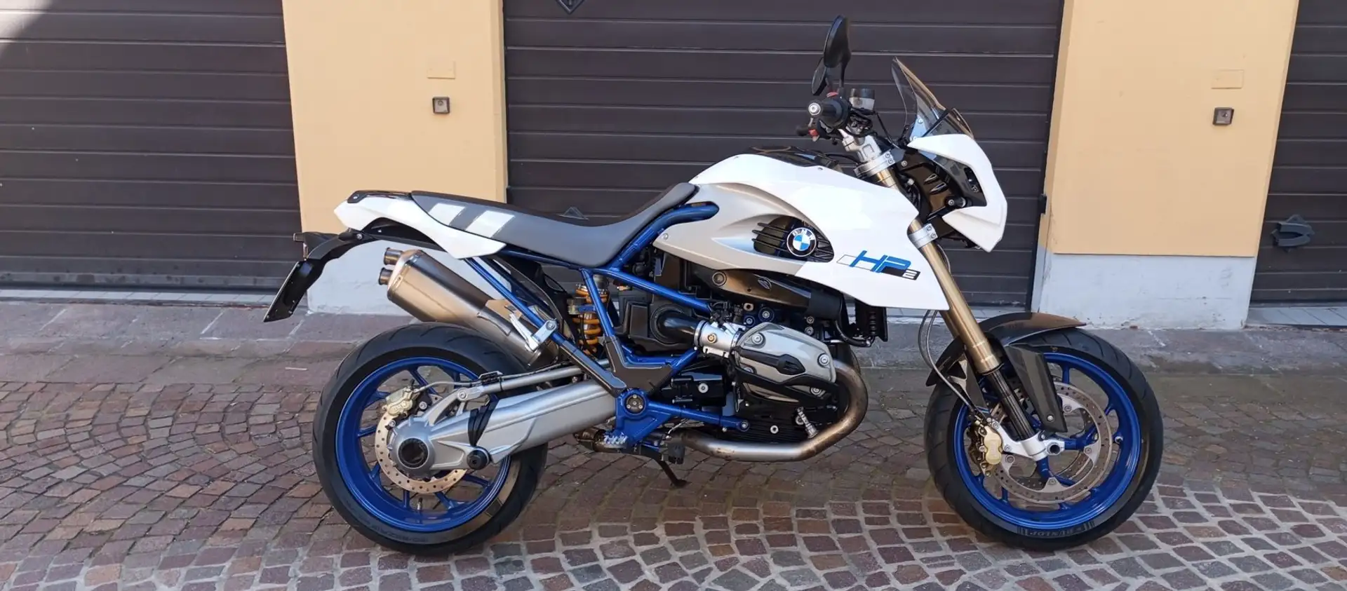 BMW HP 2 Megamoto Biały - 1