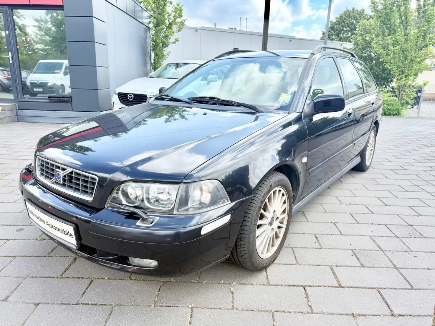 Volvo V40 1.9DComfort,Klima,Sitzheizung,Hängerk,TÜV NEU Black - 1