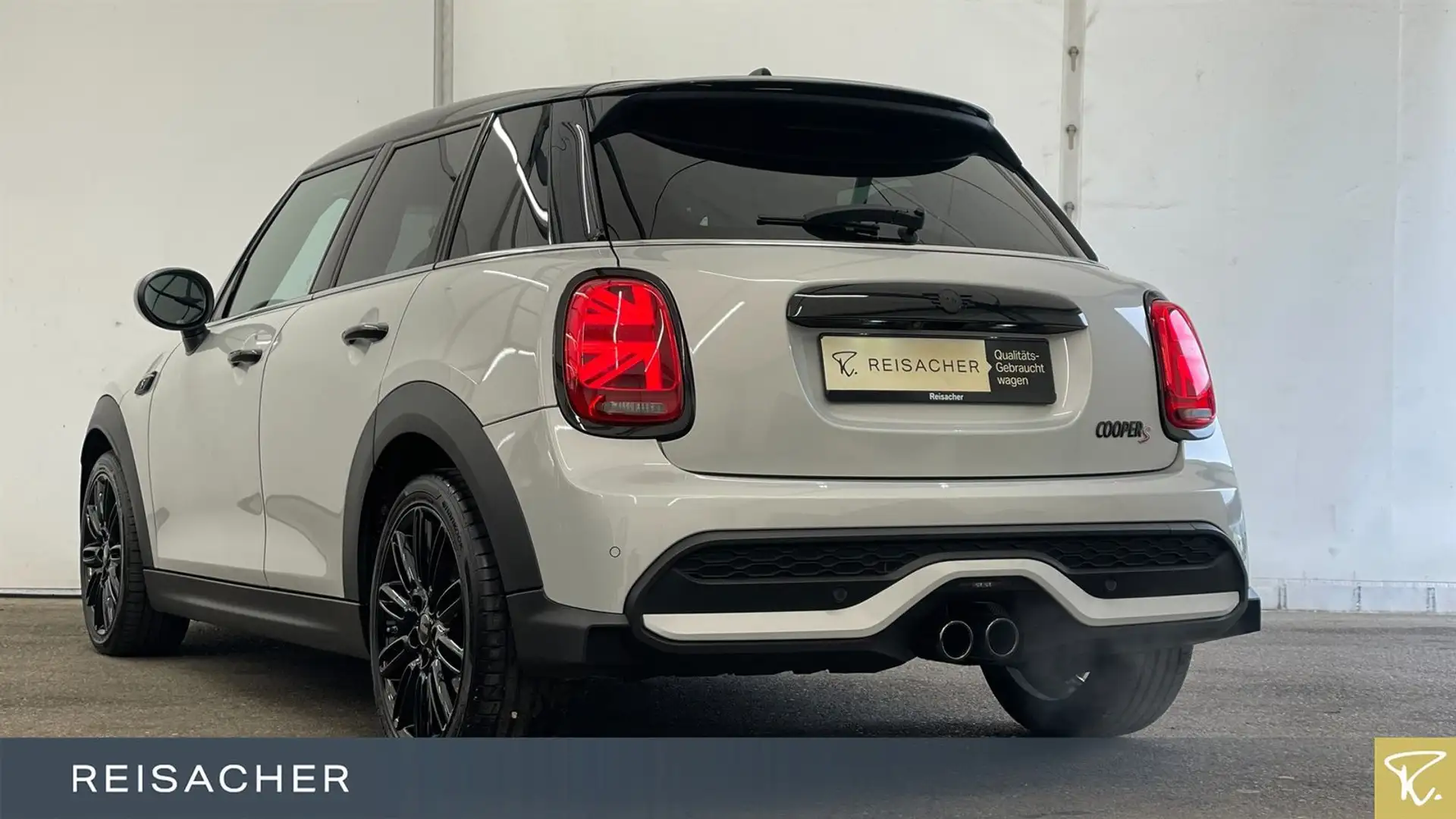 MINI Cooper S 5-türig Classic-Trim RFK PDC SHZ 17" LM Silber - 2