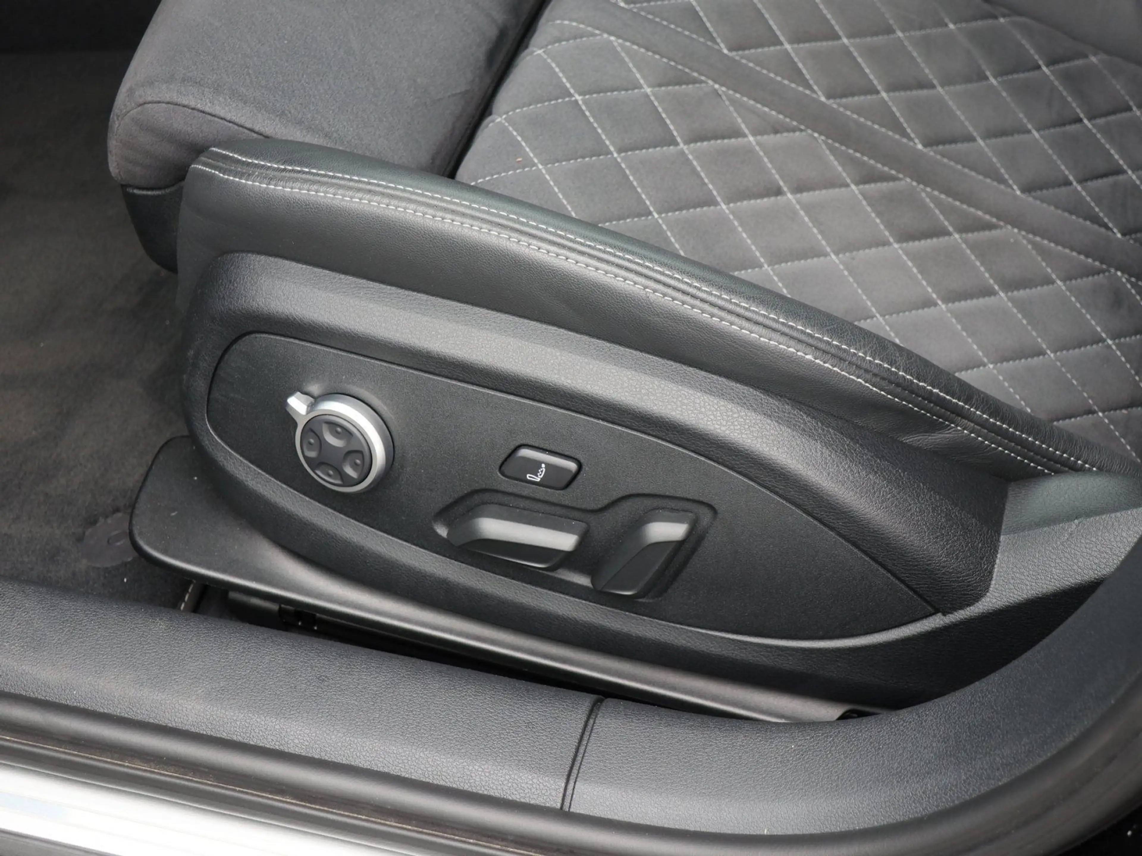 Audi S4 3.0 TDI quattro AHK STHZG Kamera — photo 11
