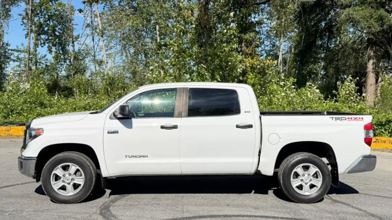 Toyota Tundra снимка Toyota Tundra