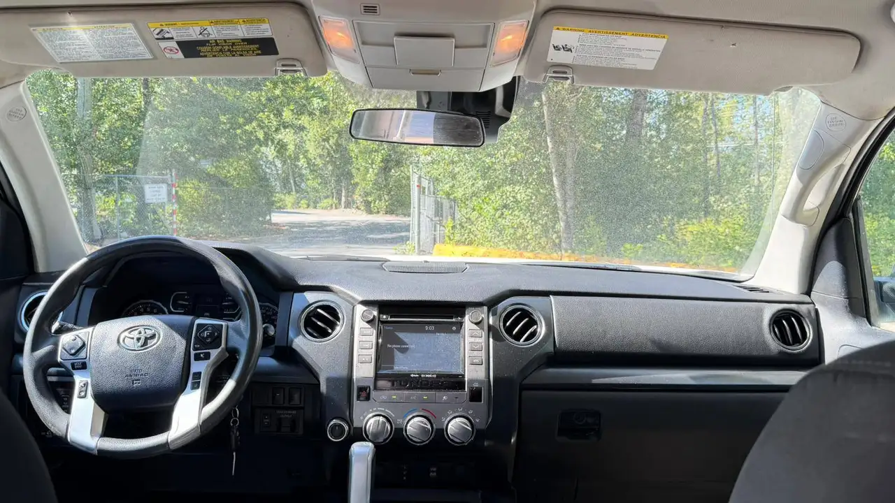 Toyota Tundra снимка Toyota Tundra