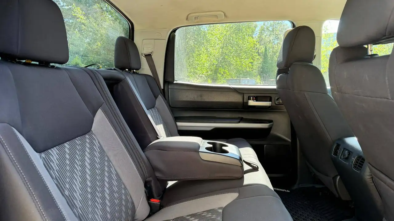 Toyota Tundra снимка Toyota Tundra