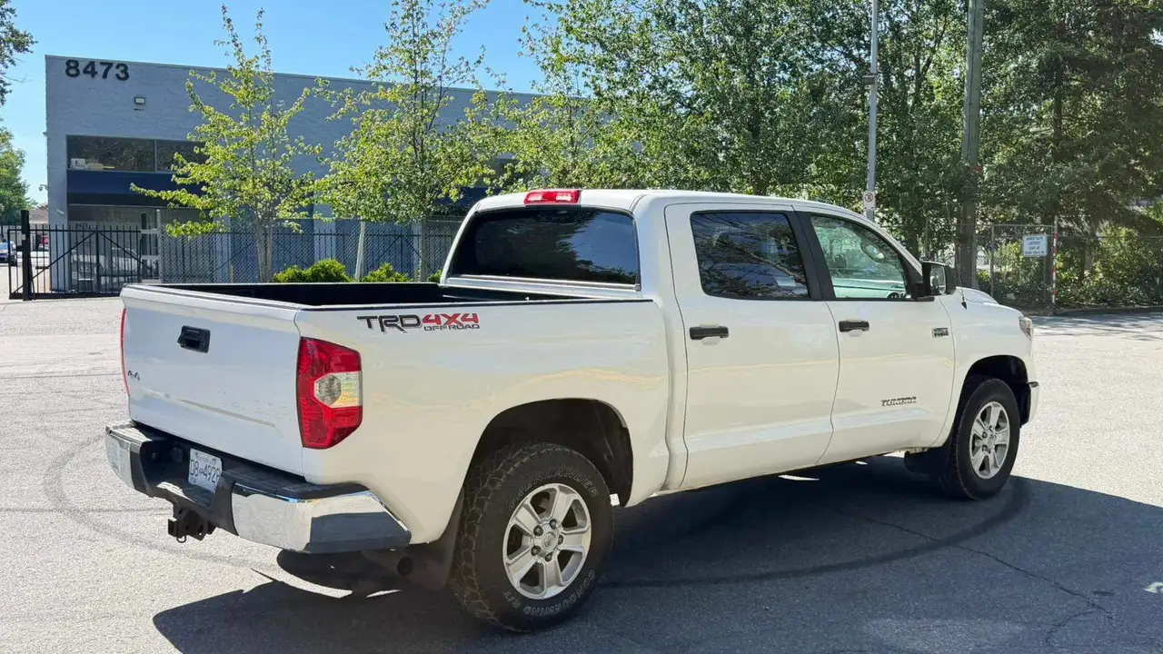 Toyota Tundra снимка Toyota Tundra