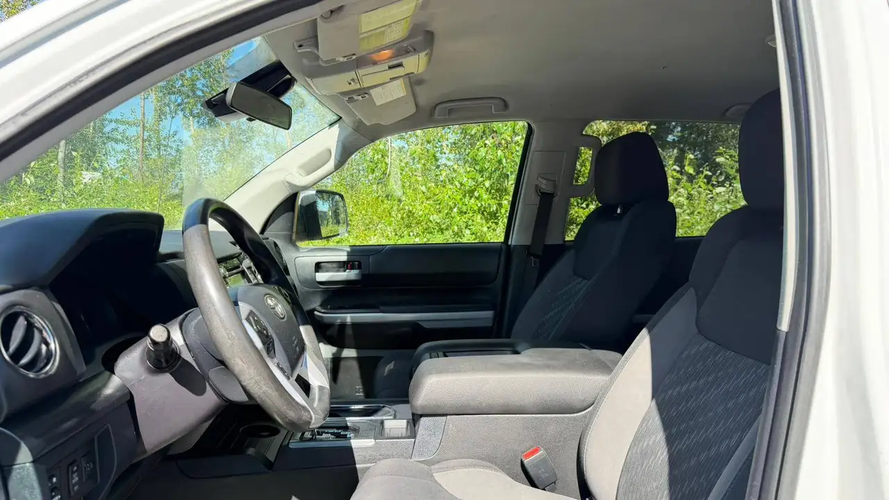 Toyota Tundra снимка Toyota Tundra