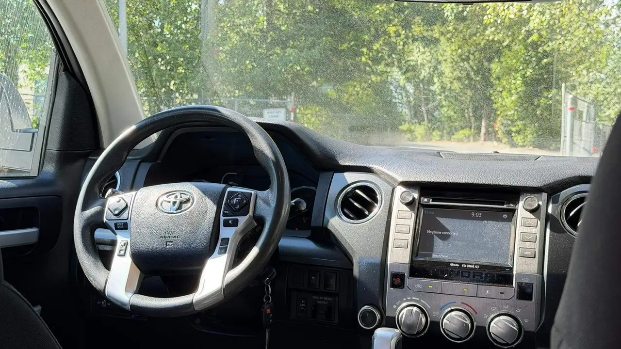 Toyota Tundra снимка Toyota Tundra