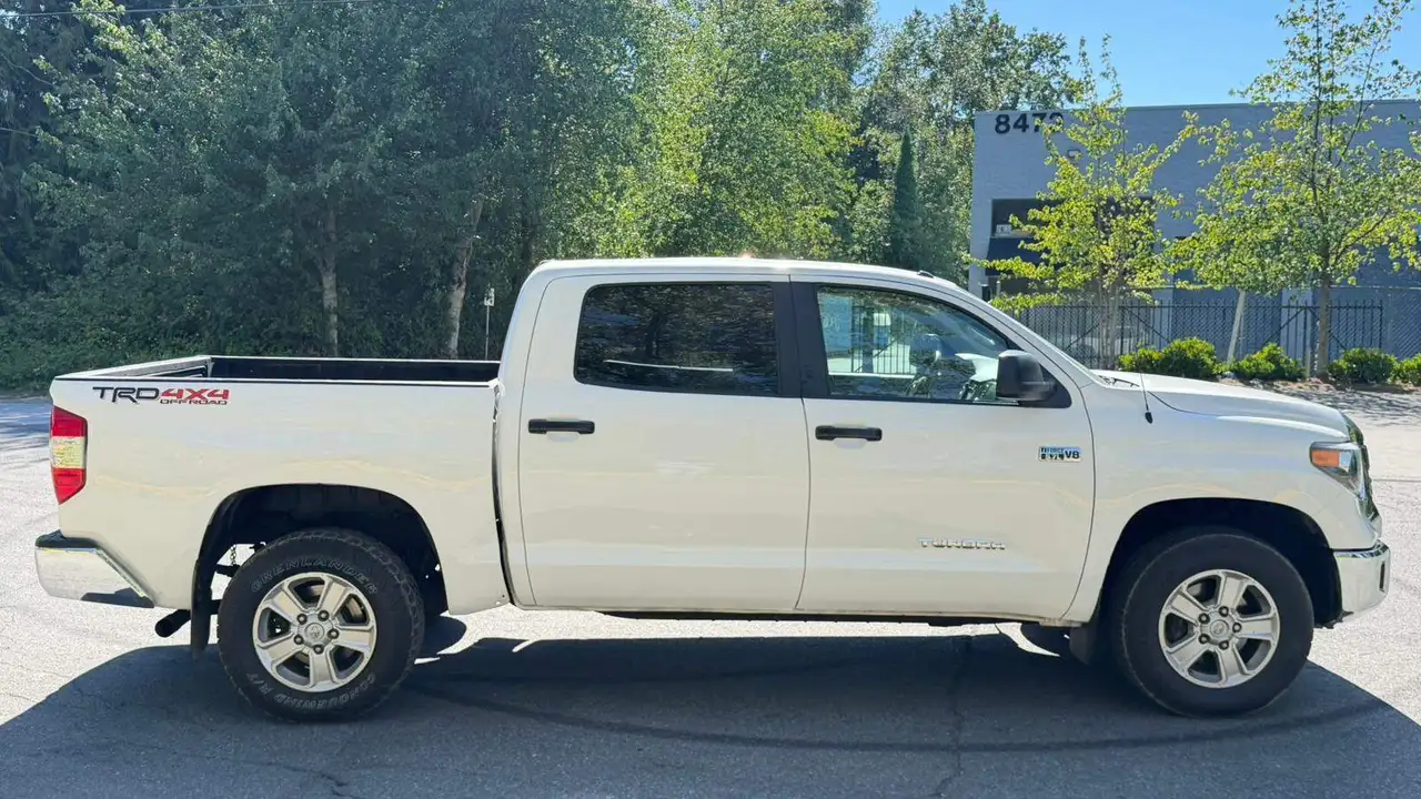 Toyota Tundra снимка Toyota Tundra