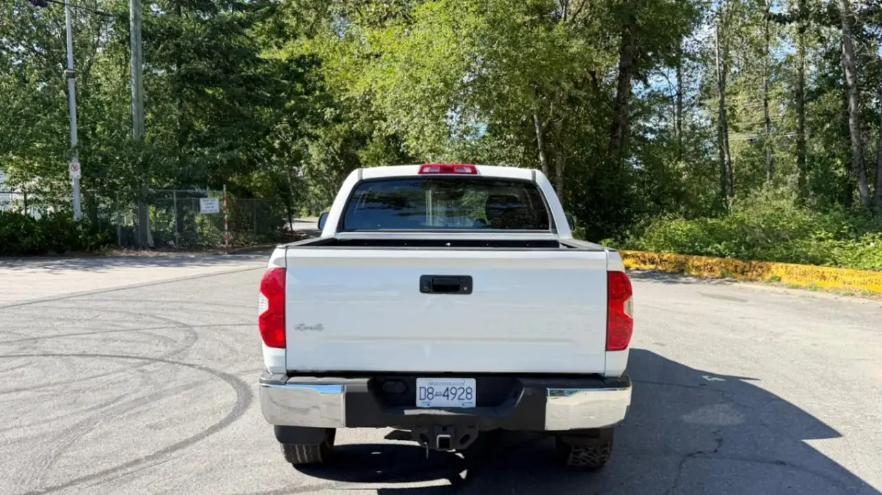 Toyota Tundra снимка Toyota Tundra
