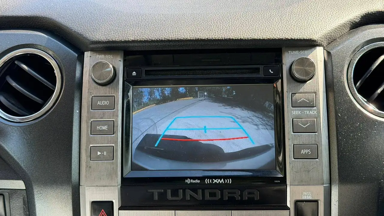 Toyota Tundra снимка Toyota Tundra