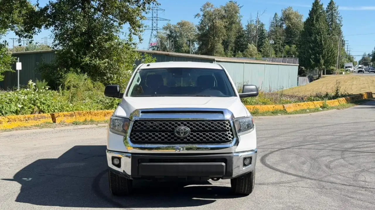 Toyota Tundra снимка Toyota Tundra