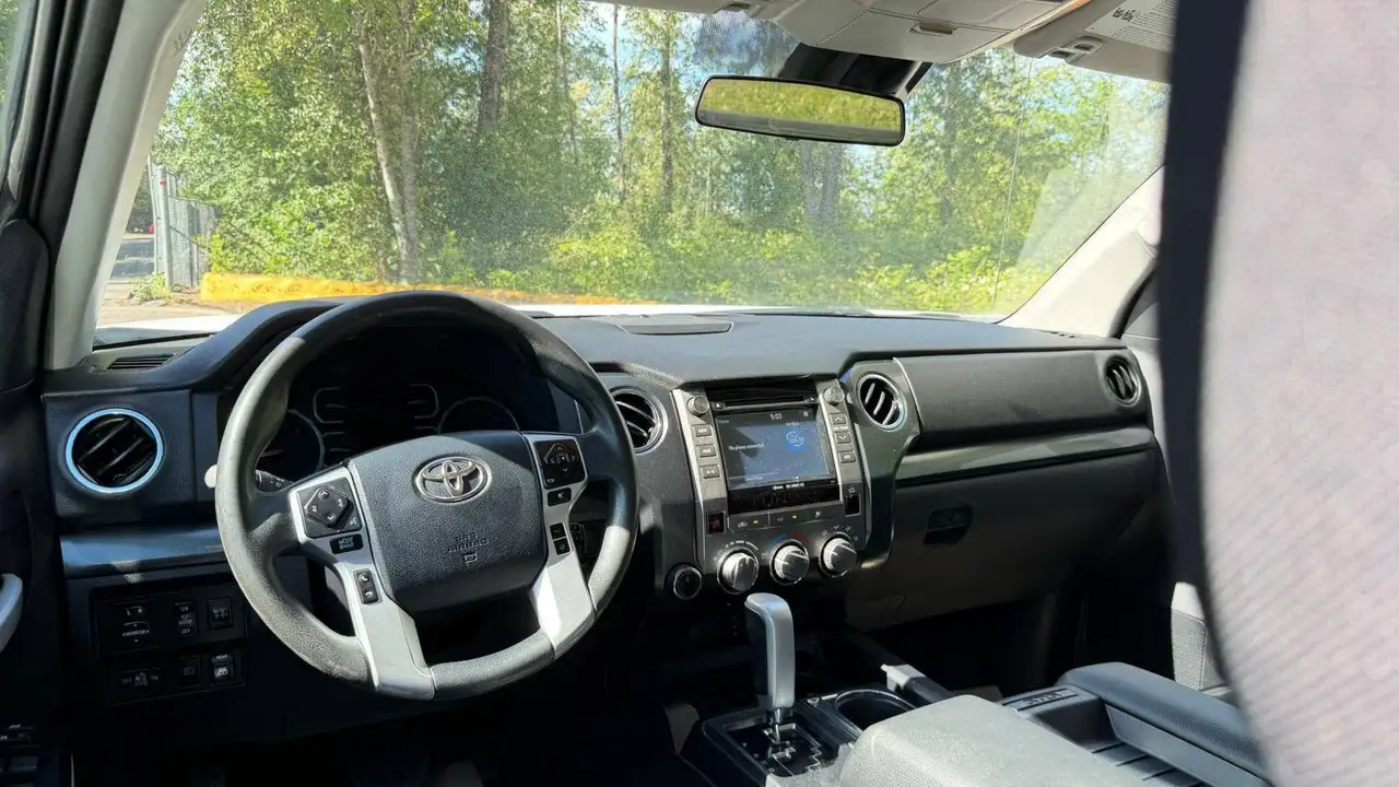 Toyota Tundra снимка Toyota Tundra