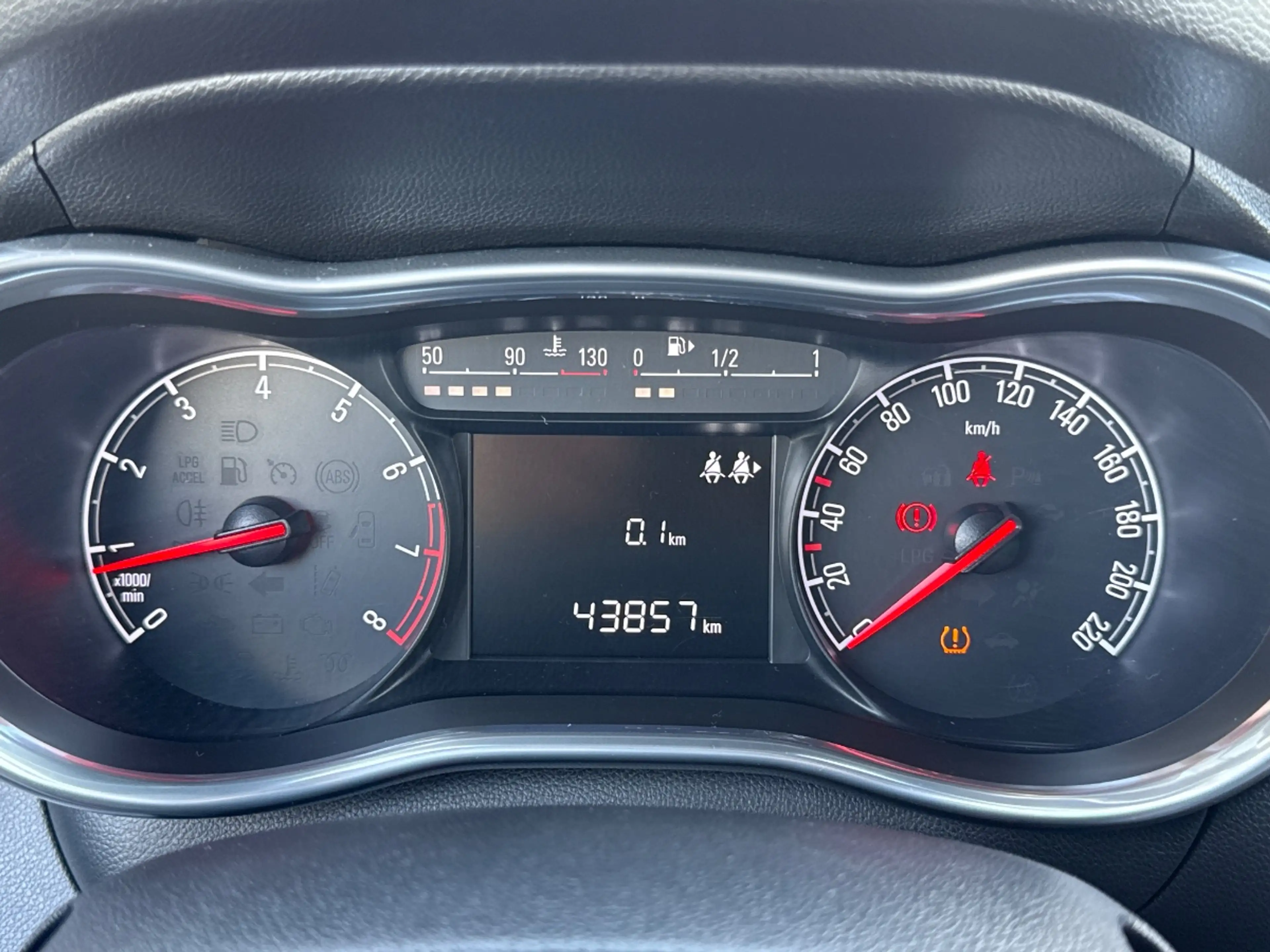 Opel Karl 1.0 ecoFLEX Cosmo — photo 9