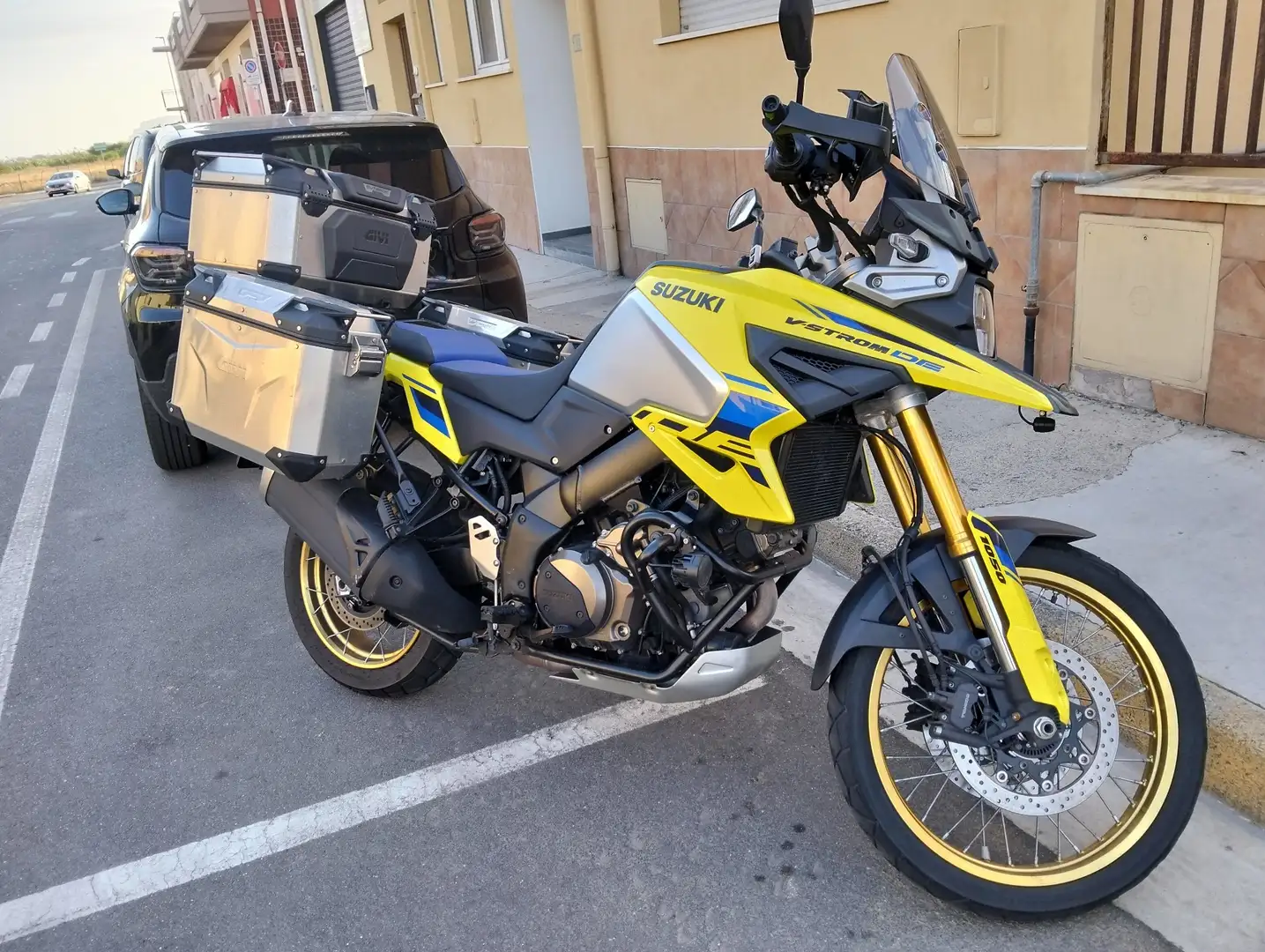 Suzuki V-Strom 1050DE Желтый - 1