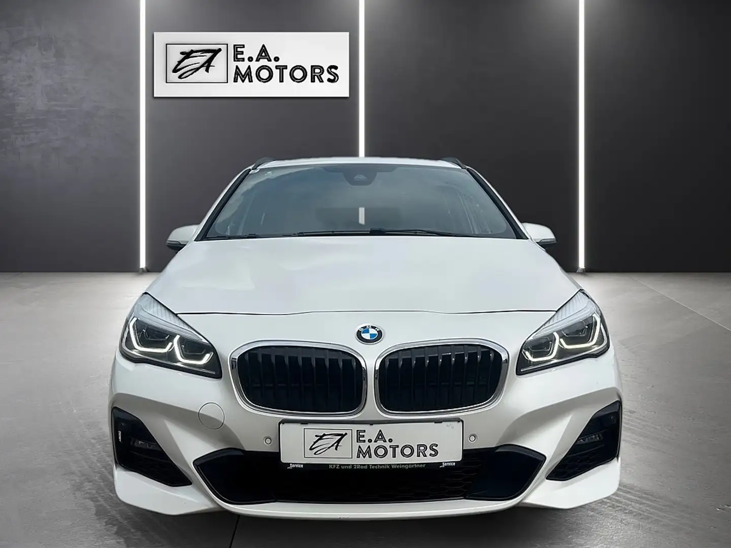 BMW 218 i Gran Tourer / M Sport Weiß - 2