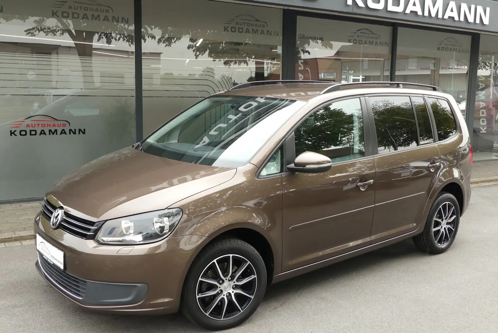 Volkswagen Touran Comfortline*Tempomat*SHZ*Klimaaut*7Sitzer Bruin - 2