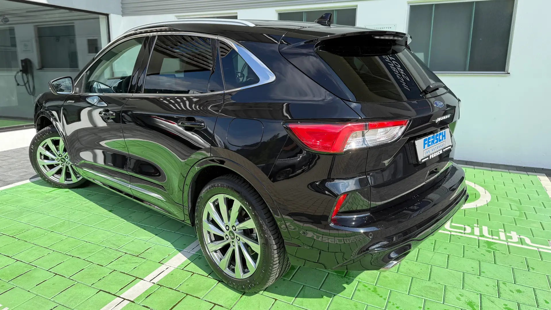 Ford Kuga FHEV 4x4 Vignale Autom. m. Panodach. u. Navi. Noir - 2