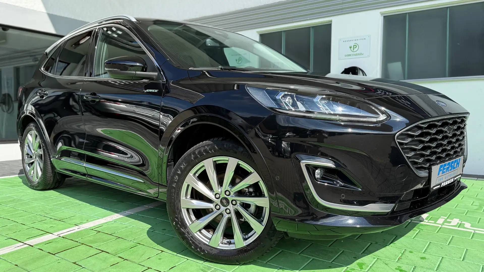 Ford Kuga FHEV 4x4 Vignale Autom. m. Panodach. u. Navi. Noir - 1