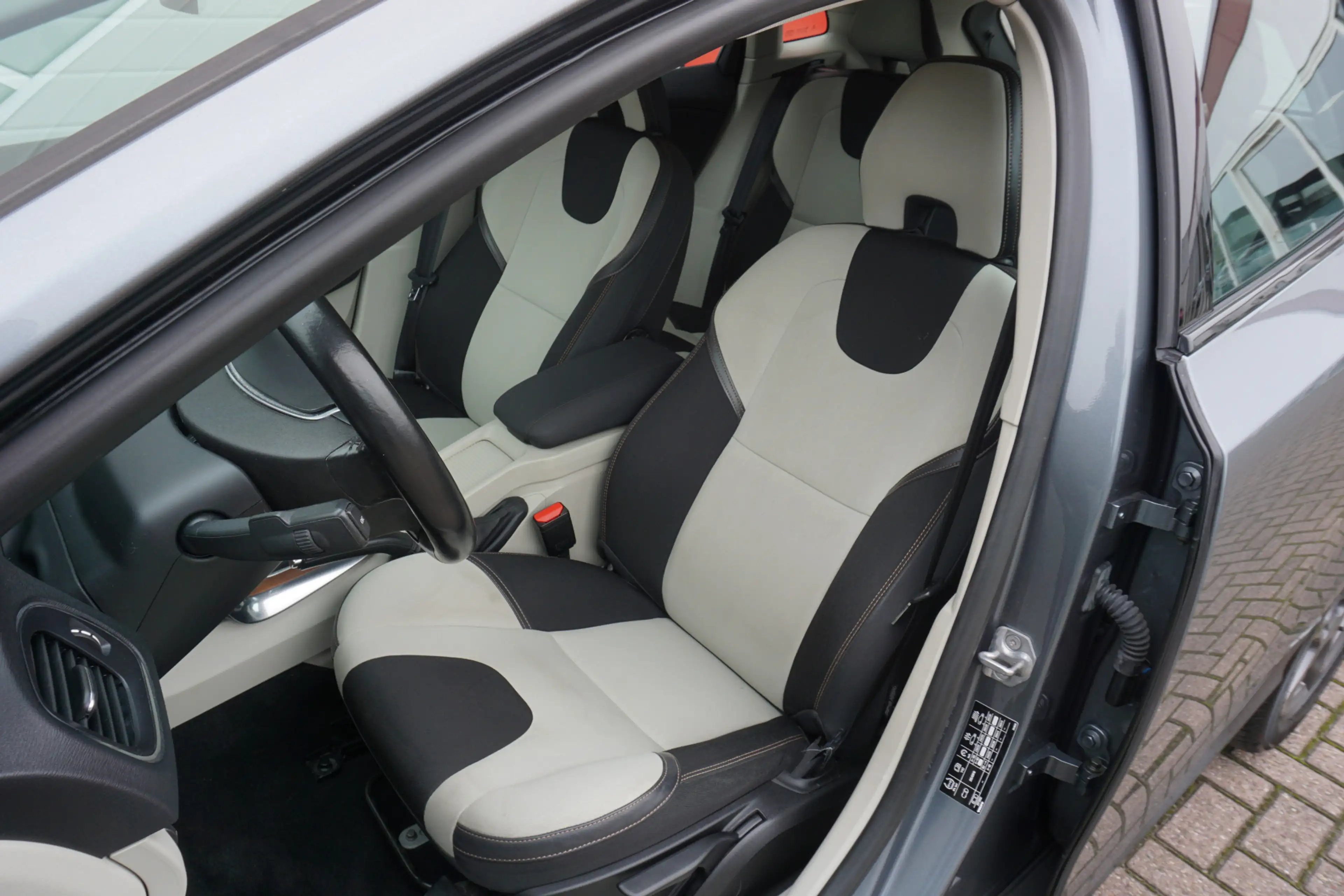 Volvo V40 Cross Country 2.0 T5 AWD Momentum 245 pk | Origineel NL | Cruise — photo 7