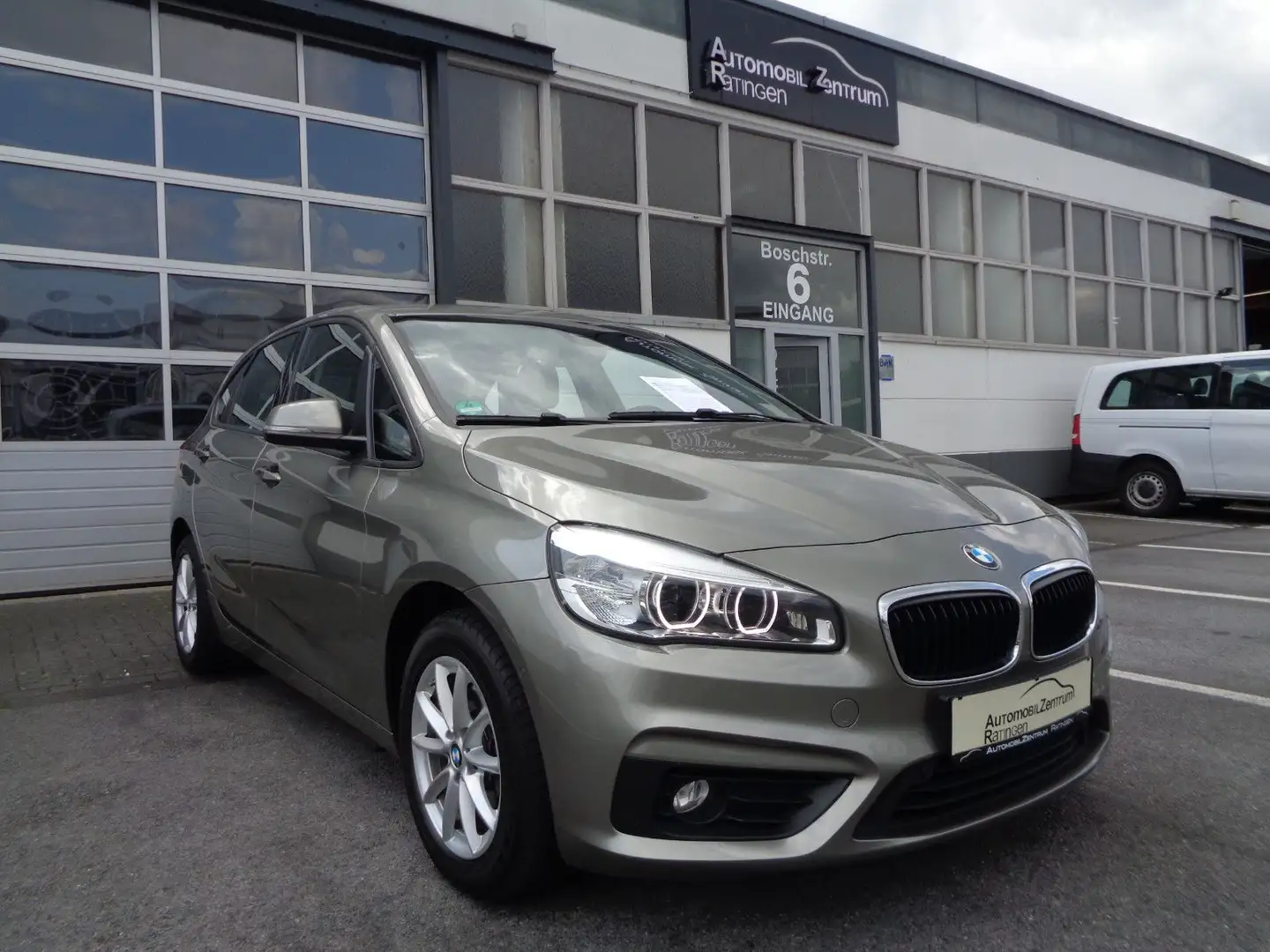 BMW 218 i Active Tourer Steptronic*LED*NAVI*KAM*SHEFT Silber - 1