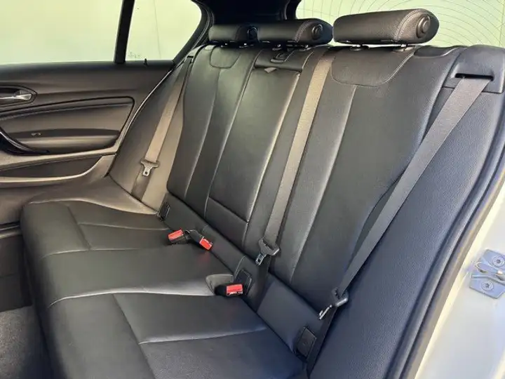 BMW Serie 1 116d (F40) 2019, foto 14