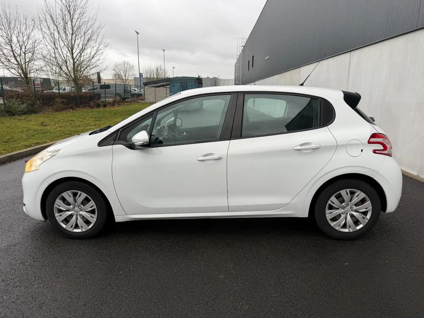 Peugeot 208 208 1.6 e-HDi 92ch FAP BVM5 BLUE LION Business Pack Blanc - 2