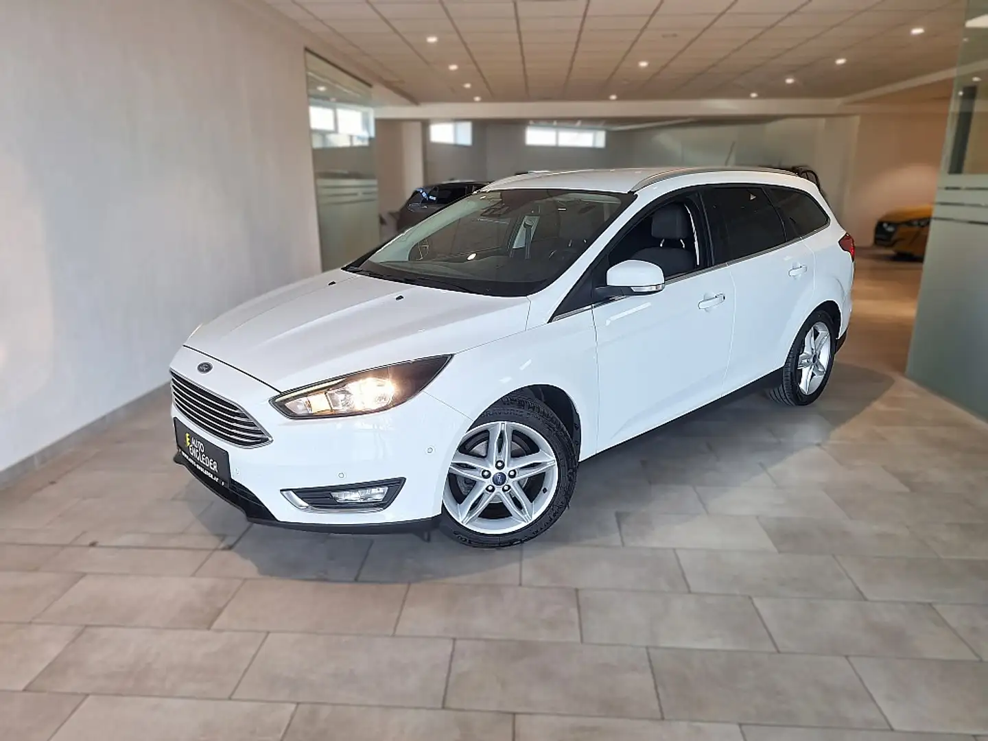 Ford Focus Traveller 1,5 TDCi Titanium Blanc - 2