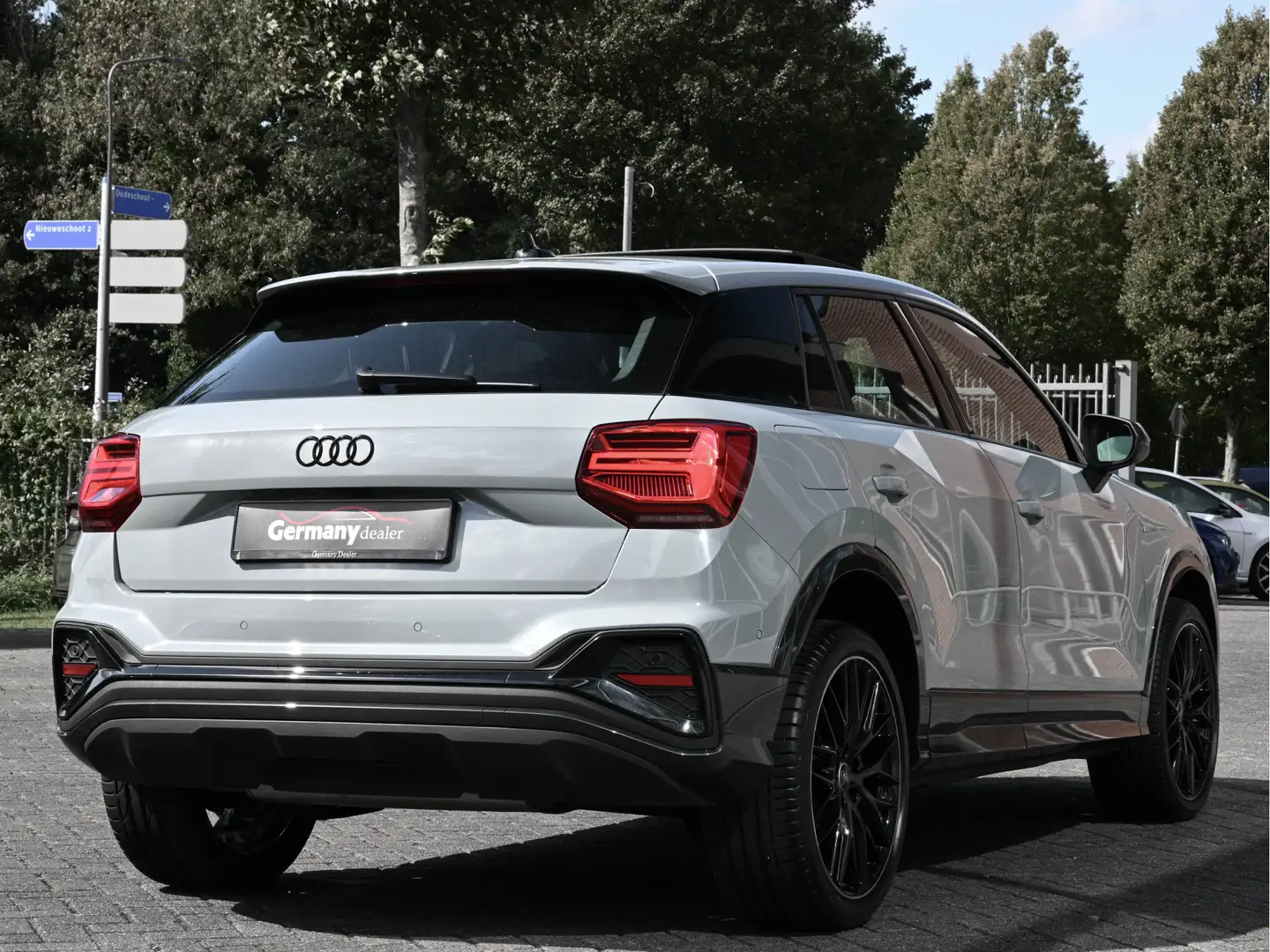 Audi Q2 35TFSI 150pk S-Line Pfeilgrau Pano B&O Virtual Mat Gris - 2