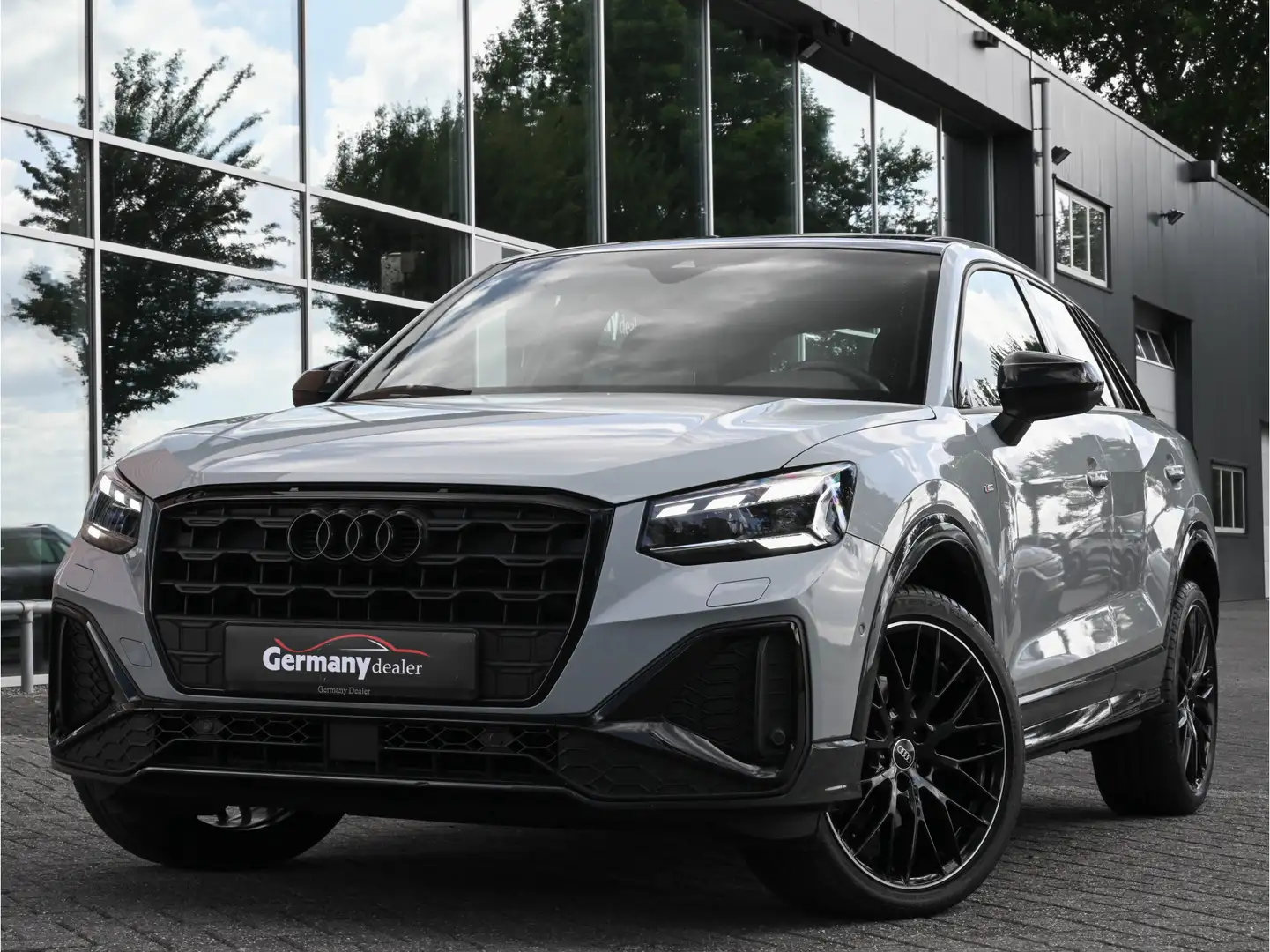 Audi Q2 35TFSI 150pk S-Line Pfeilgrau Pano B&O Virtual Mat Gris - 1