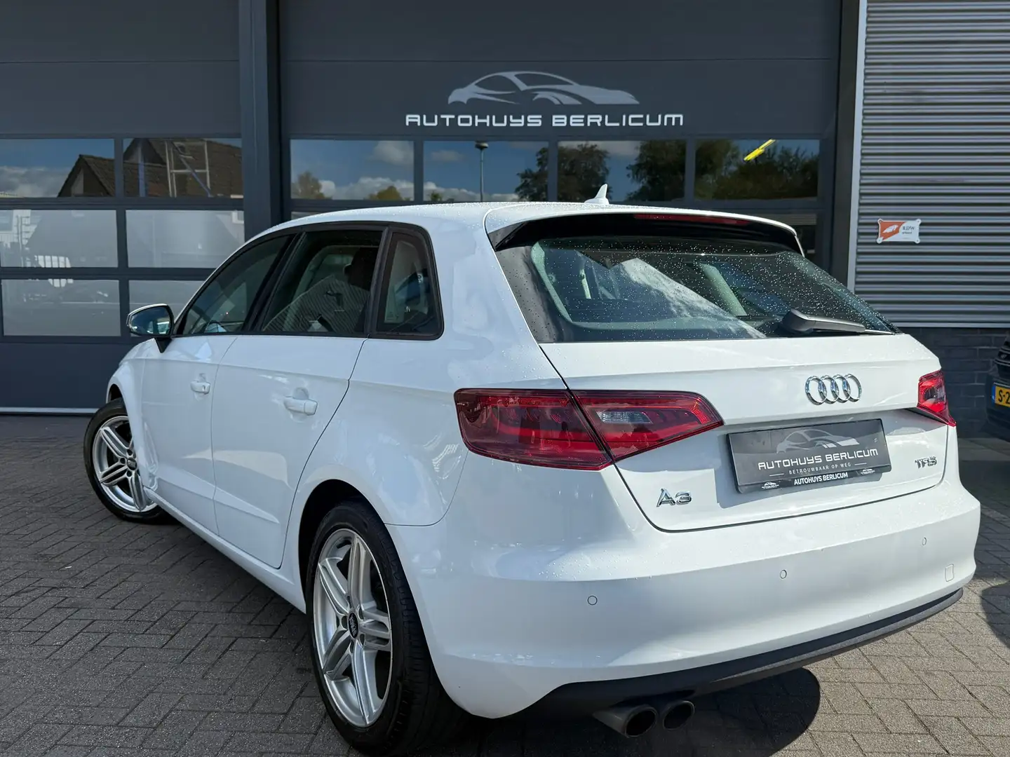 Audi A3 Sportback 1.8 TFSI Ambition Pro Line S Automaat S Wit - 2