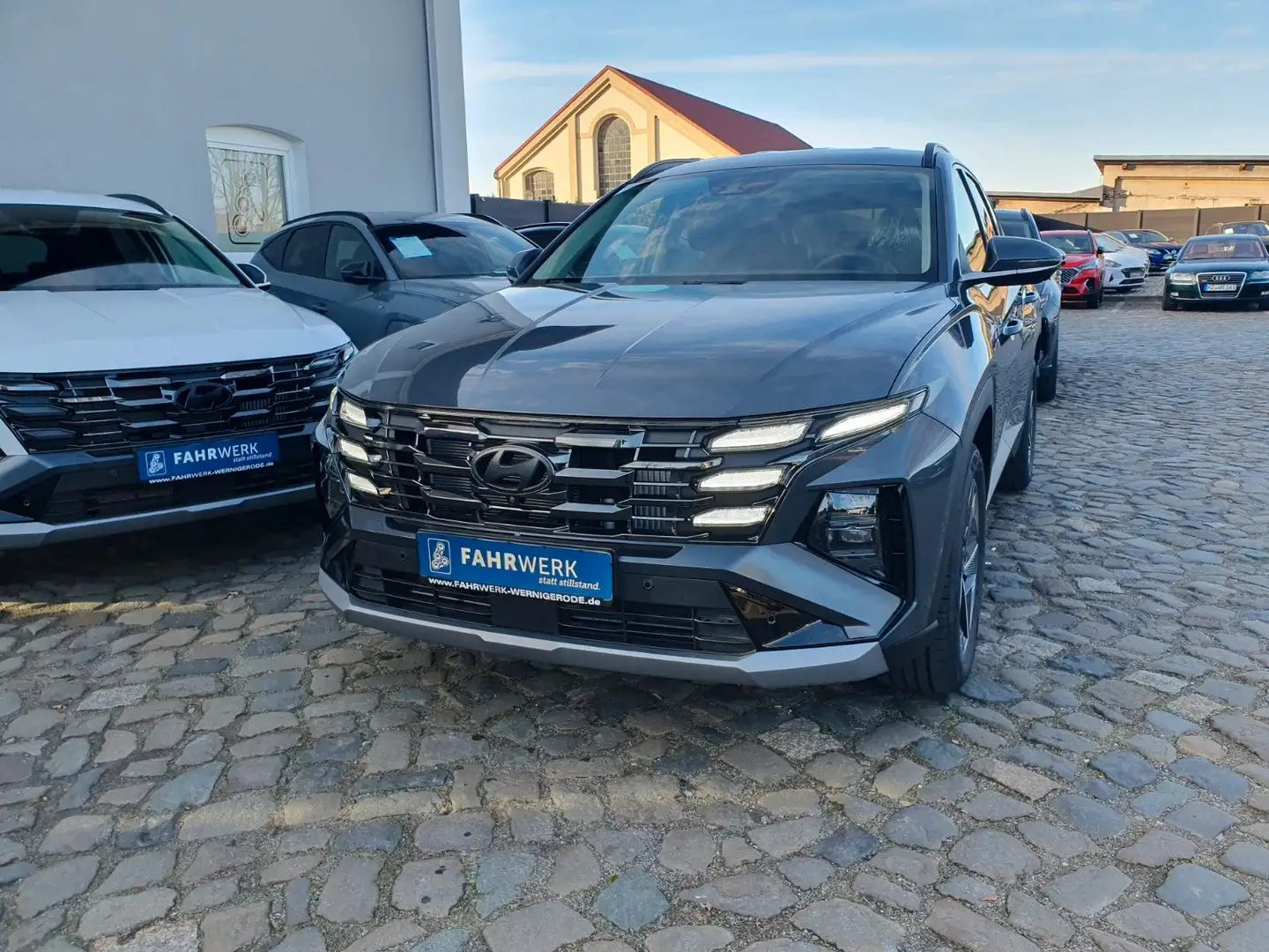 Hyundai TUCSON 1.6 T-GDi 48V-Mild DCT GO+  360°, Martix Grau - 1