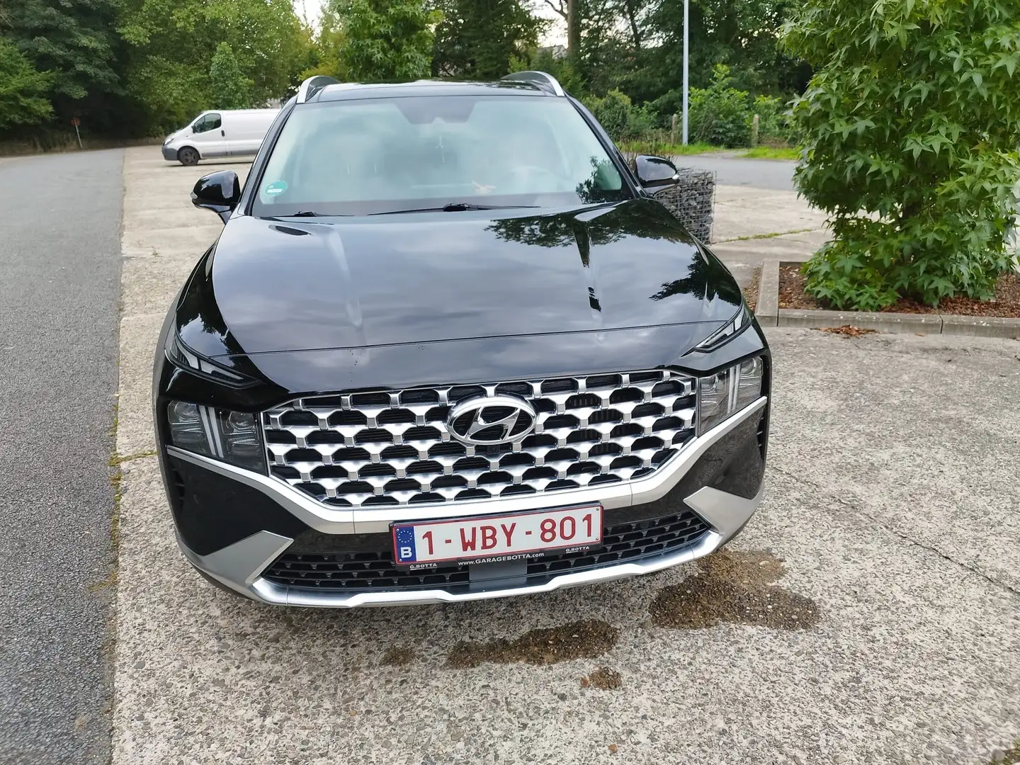 Hyundai SANTA FE Hyundai Santa Fe 1.6 T-GDI Hybrid 4WD Zwart - 1