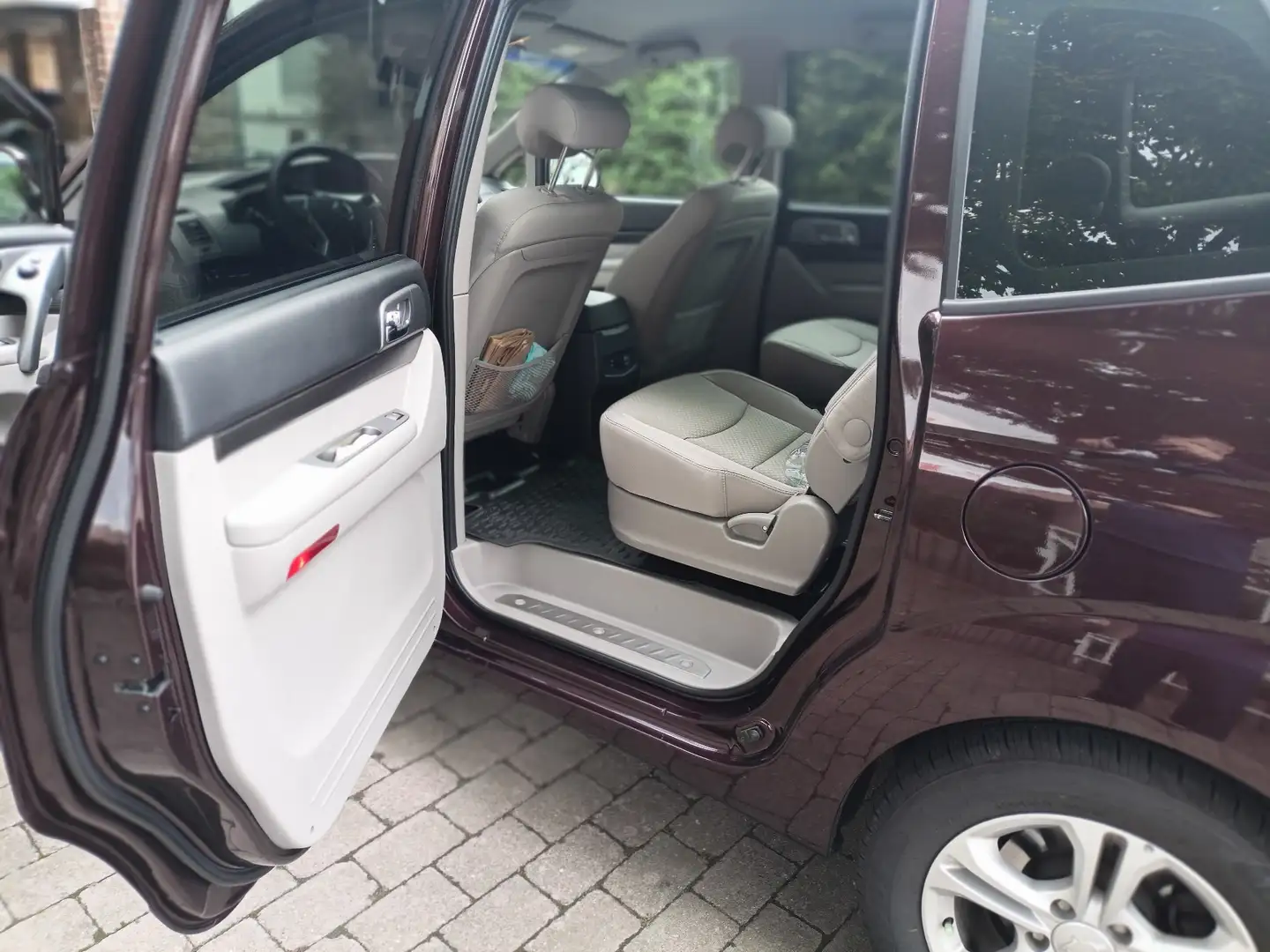 SsangYong Rodius 2.2 e-XDi220 Automatik Turismo Marrón - 2