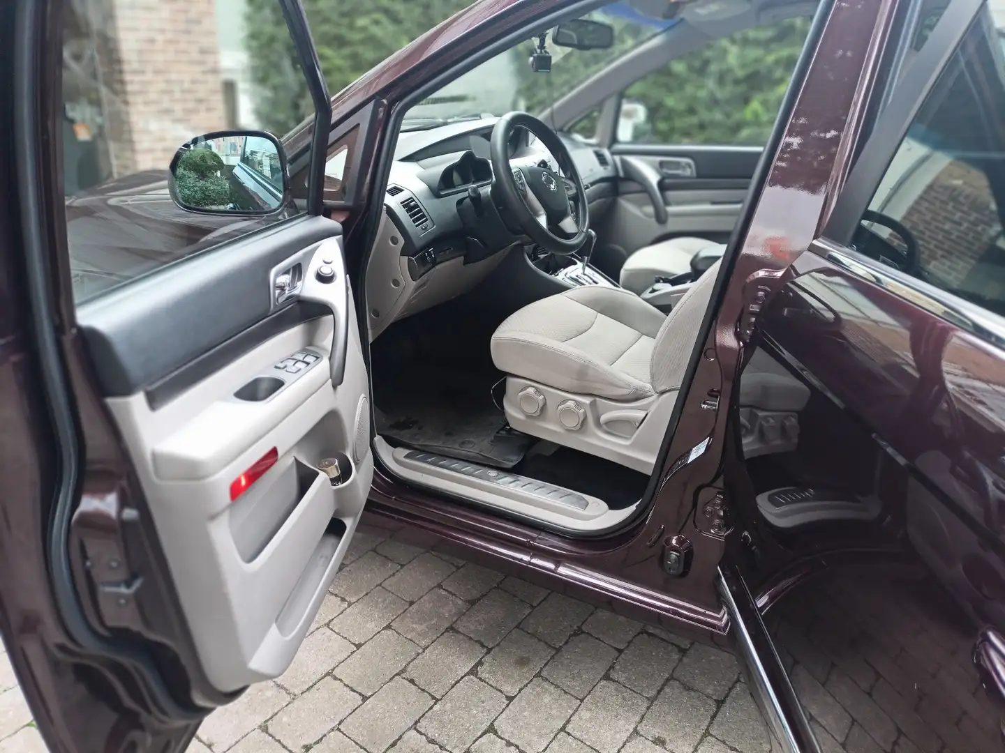 SsangYong Rodius 2.2 e-XDi220 Automatik Turismo Marrón - 1